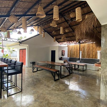 Wild Monkeys Hostel Moalboal Ngoại thất bức ảnh