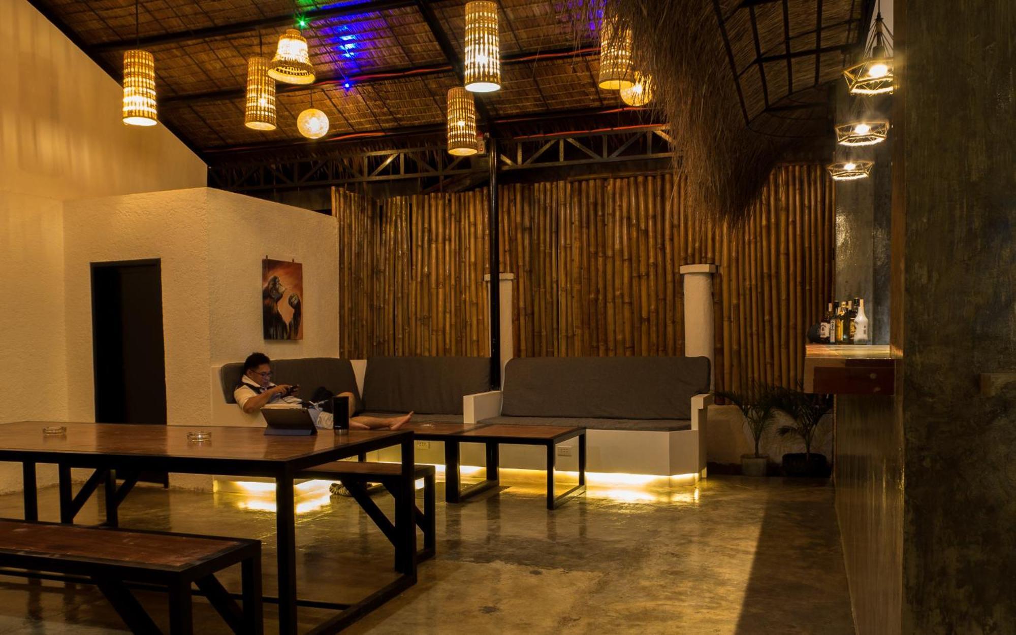 Wild Monkeys Hostel Moalboal Ngoại thất bức ảnh